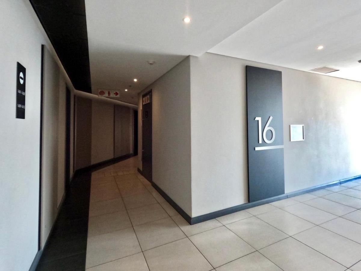 Menlyn Maine Apartments Pretoria-Noord Dış mekan fotoğraf